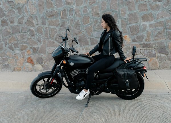 Unlocking the secrets to diy british vintage motorcycle paintwork: the definitive guide to choosing the perfect paint